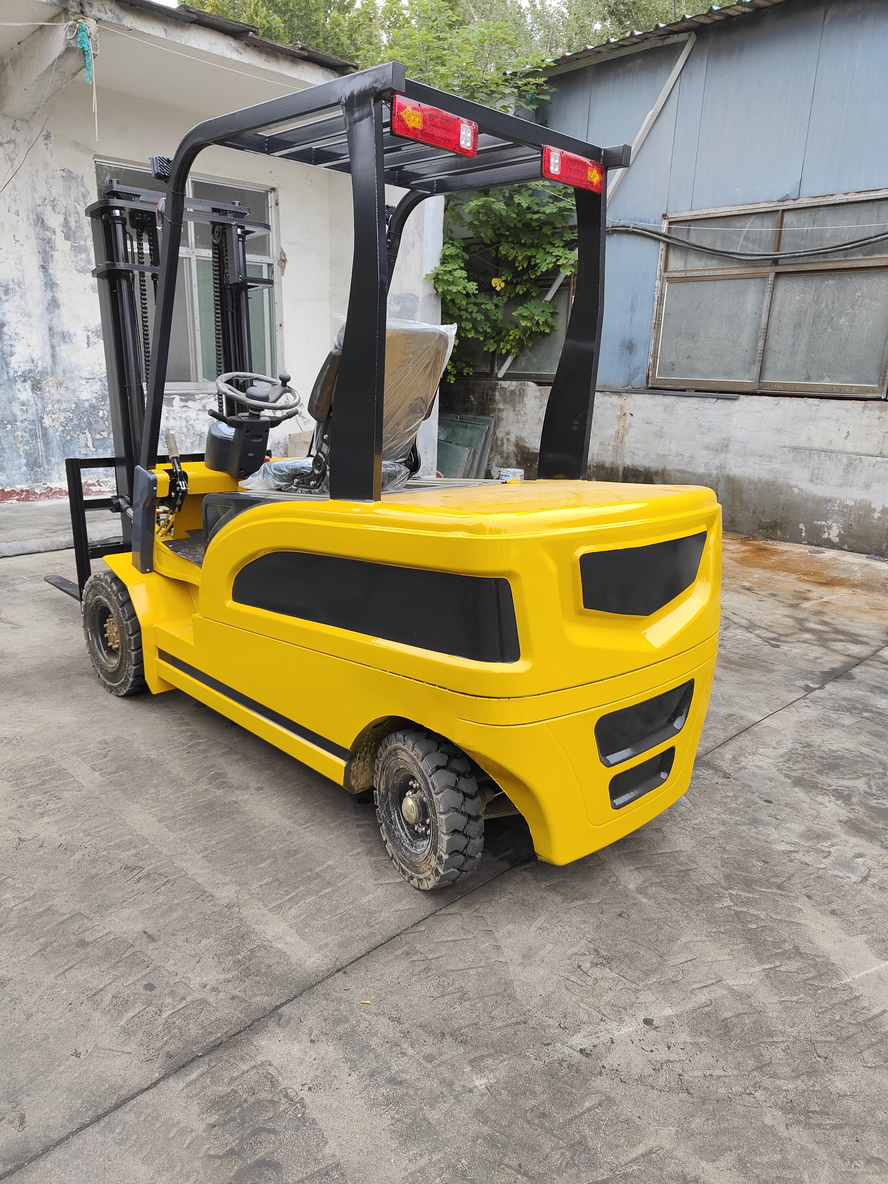 Hightop Group best electric forklift: New & Used Models | Leading Dealer